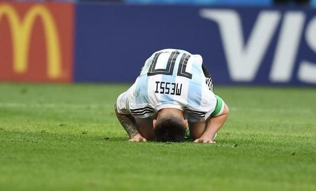  布莱顿技术流踢法惊艳，德泽尔比成黑马教头  