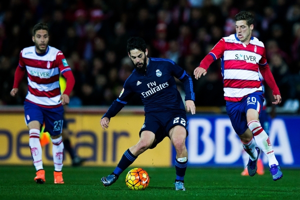  罗马德比火药味十足，迪巴拉伤退引发球迷担忧  